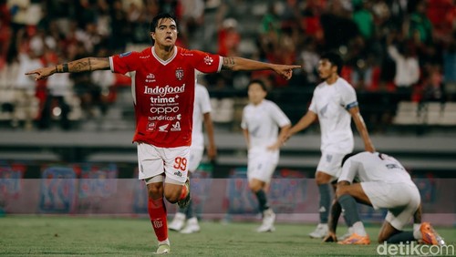 Winger Bali United, Diego Campos saat mencetak gol ke gawang PSM Makassar di Stadion Kapten I Wayan Dipta, Gianyar,  Senin (27/4/2026).