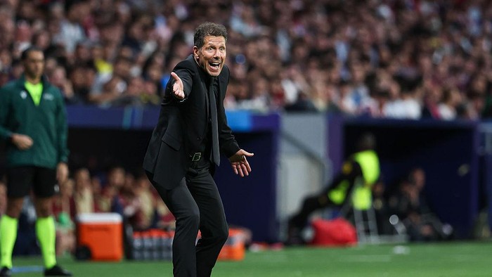 MADRID, SPAIN - APRIL 29: Diego Pablo Simeone, head coach of Atletico de Madrid, gestures during the UEFA Champions League 2025/26 League Semi Final First Leg match between Atletico de Madrid and Arsenal FC at Riyadh Air Metropolitano on April 29, 2026, in Madrid, Spain. (Photo By Irina R. Hipolito/Europa Press via Getty Images)