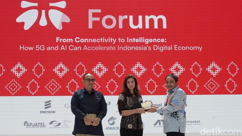 Indonesia dinilai memiliki peluang besar untuk menjadi salah satu kekuatan ekonomi terbesar dunia melalui transformasi digital. Namun, rendahnya adopsi jaringan 5G dikhawatirkan dapat menghambat pencapaian visi Indonesia Emas 2045.