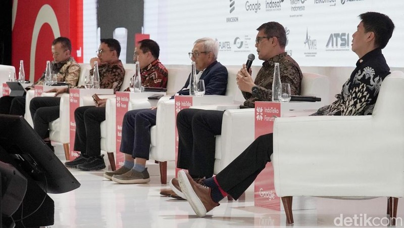 Indonesia dinilai memiliki peluang besar untuk menjadi salah satu kekuatan ekonomi terbesar dunia melalui transformasi digital. Namun, rendahnya adopsi jaringan 5G dikhawatirkan dapat menghambat pencapaian visi Indonesia Emas 2045.