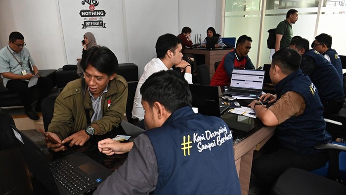 Wajib pajak antre untuk pelaporan SPT Tahunan di Kantor Wilayah DJP Wajib Pajak Besar, Jakarta, Kamis (30/4/2026). Direktorat Jenderal Pajak Kementerian Keuangan mengungkapkan hingga 29 April 2026, sebanyak 12.639.279 dari 19.051.508 wajib pajak yang wajib lapor SPT Tahunan telah menyelesaikan kewajibannya sementara batas akhir pelaporan bagi wajib pajak orang pribadi dan wajib pajak badan berlangsung hingga Kamis, 30 April 2026. ANTARA FOTO/Indrianto Eko Suwarso/nym.