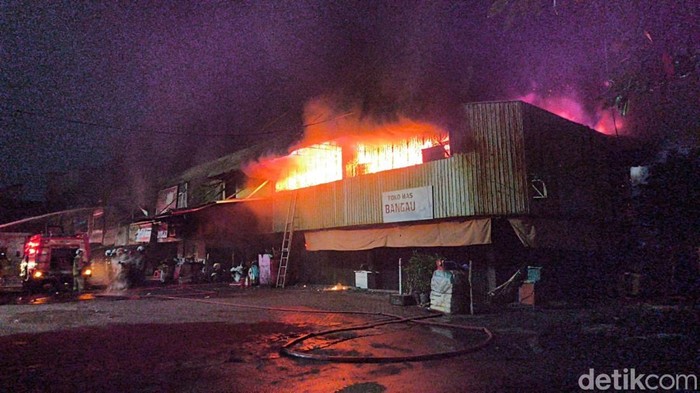 Pasar Kanjengan Semarang terbakar malam ini