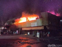 Kebakaran Pasar Kanjengan Semarang Meluas ke Bangunan Pertokoan
