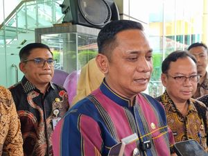Video: Plt Bupati Bekasi Jenguk 11 Korban Kecelakaan Kereta