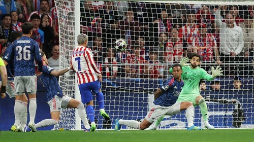 Soccer Football - UEFA Champions League - Semi Final - First Leg - Atletico Madrid v Arsenal - Riyadh Air Metropolitano, Madrid, Spain - April 29, 2026 Atletico Madrids Antoine Griezmann shoots at goal REUTERS/Isabel Infantes