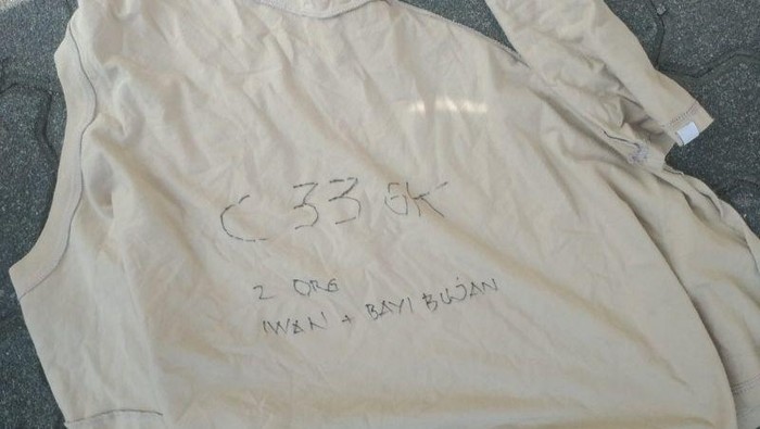 Baju yang Dilempar Penghuni Apartemen di Jakbar