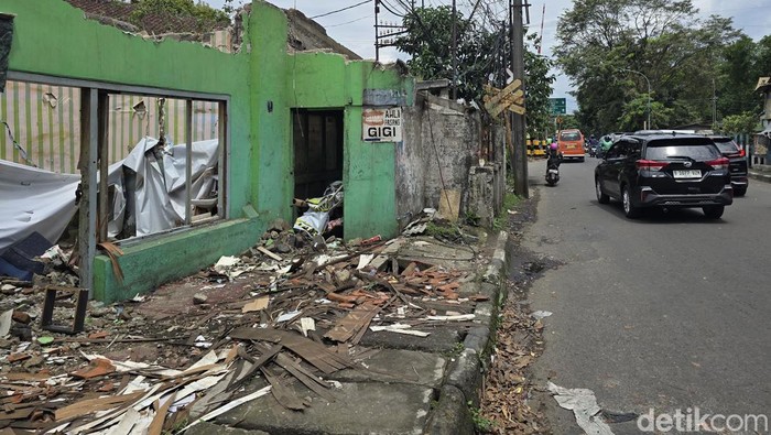 Bangunan di jalan gatot subroto cimahi mulai dibongkar jelang pembangunan underpass