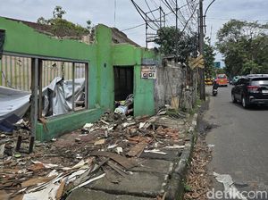 Underpass Segera Dibangun, Bangunan di Jalan Gatsu Cimahi Mulai Dibongkar