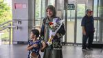 Bunga dan Doa Selimuti Duka di Stasiun Bekasi Timur