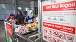 Bunga dan Doa Selimuti Duka di Stasiun Bekasi Timur