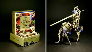 Bungkus cokelat ini berubah jadi ksatria berkuda dengan pedang panjang. Detail lipatan kertasnya membuatnya tampak seperti figur koleksi mahal. Foto: Boredpanda