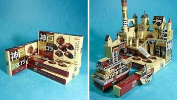 Kemasan snack disusun jadi kota mini lengkap dengan kapal dan menara. Kreativitasnya membuat kemasan bekas terasa hidup kembali. Foto: Boredpanda