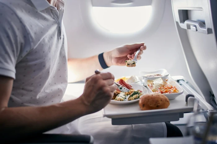 Catat! Ini Daftar Makanan yang Sebaiknya Tak Dikonsumsi dalam Pesawat