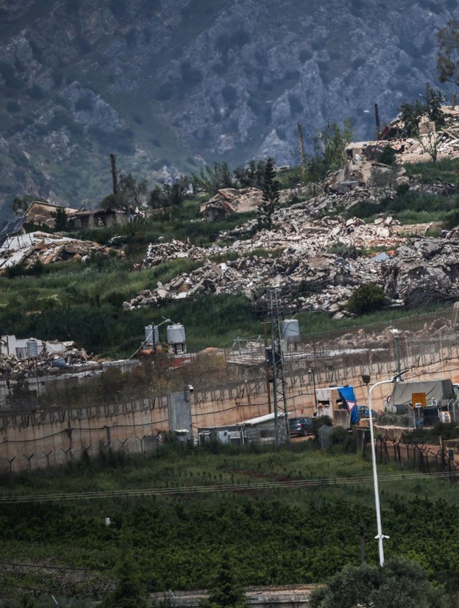 Desa Perbatasan Lebanon Hancur, Warga Terusir Konflik