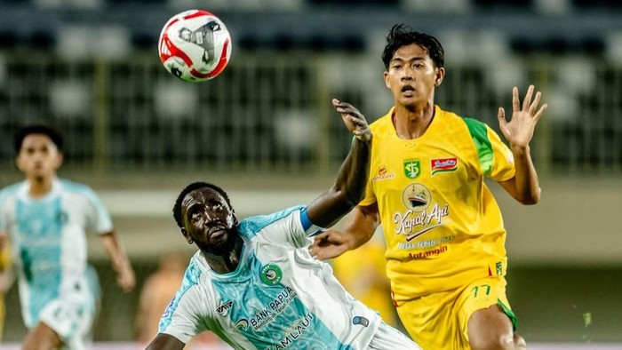 Duel Persebaya vs PSBS Biak pada putaran pertama