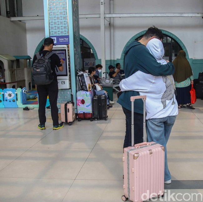 Efek Tragedi KA, Pasar Senen Sepi di Momen Long Weekend