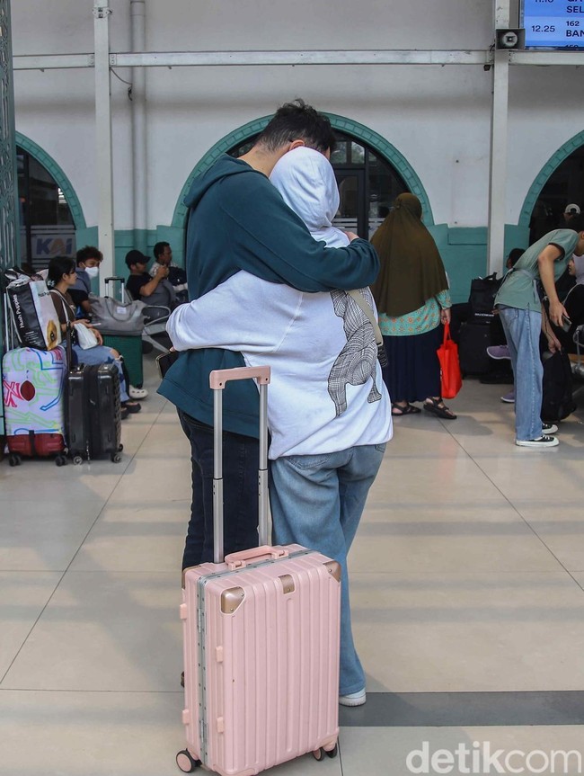 Efek Tragedi KA, Pasar Senen Sepi di Momen Long Weekend