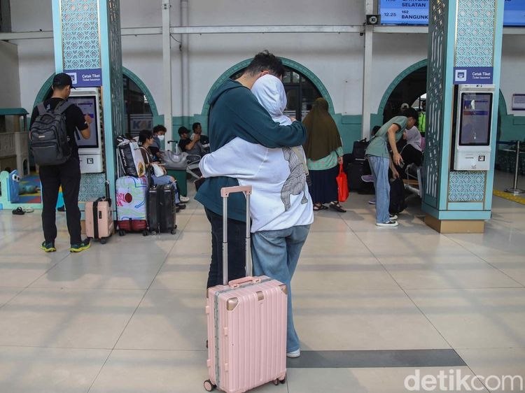 Efek Tragedi KA, Pasar Senen Sepi di Momen Long Weekend
