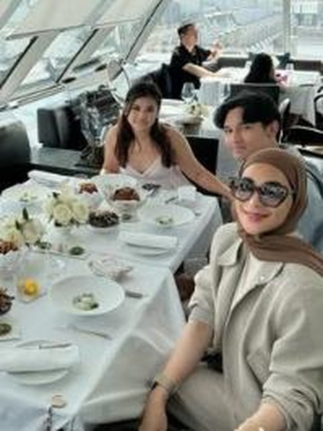 Seru! Erin Taulany Kulineran bareng Anak, ke Inggris hingga Dubai