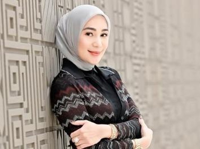 'Suara' Erin di Tengah Keramaian Tentang Pernikahan Andre Taulany
