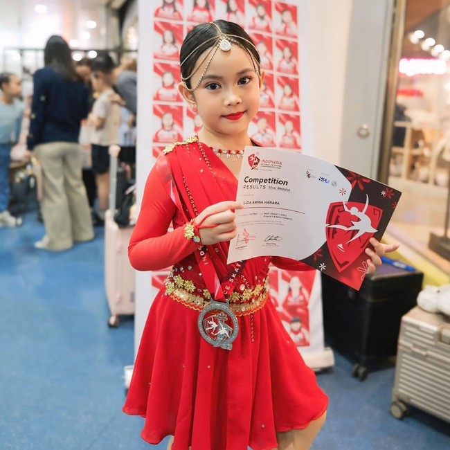 Yeay! Fitri Tropica Terharu Sada Raih Medali Perak Kejurnas Ice Skating