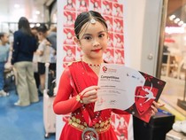 Yeay! Fitri Tropica Terharu Sada Raih Medali Perak Kejurnas Ice Skating