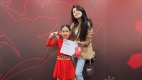 Congratulations on your first medal at the National Ice Skating Championship! @sada_aminahanara May Allah always protect you, watch over you, and bless you with love, sambungnya. Foto: Instagram @fitrop