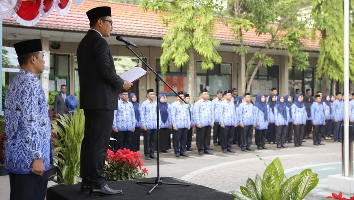 Ilustrasi pembina upacara. (Chat GPT)