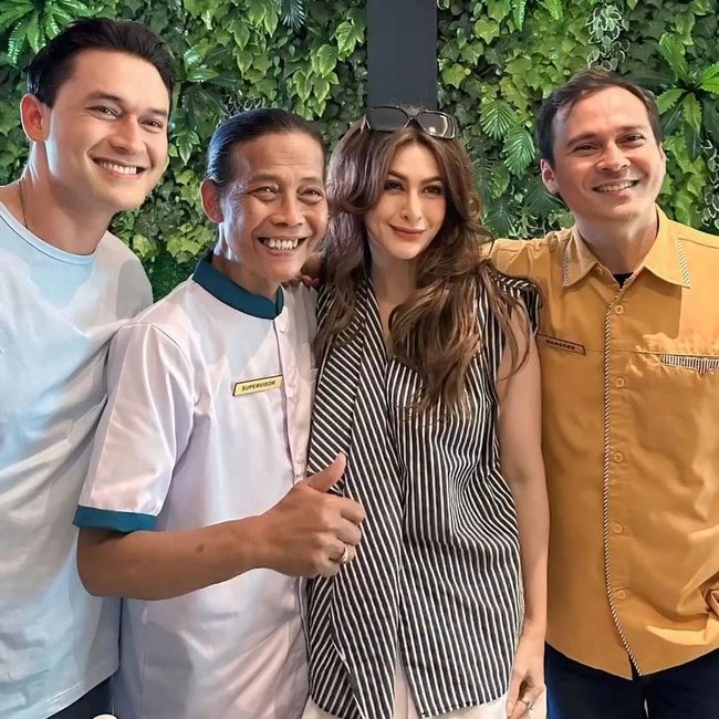 Diana Pungky Bikin Salfok di Kopdar Pemain Jinny Oh Jinny