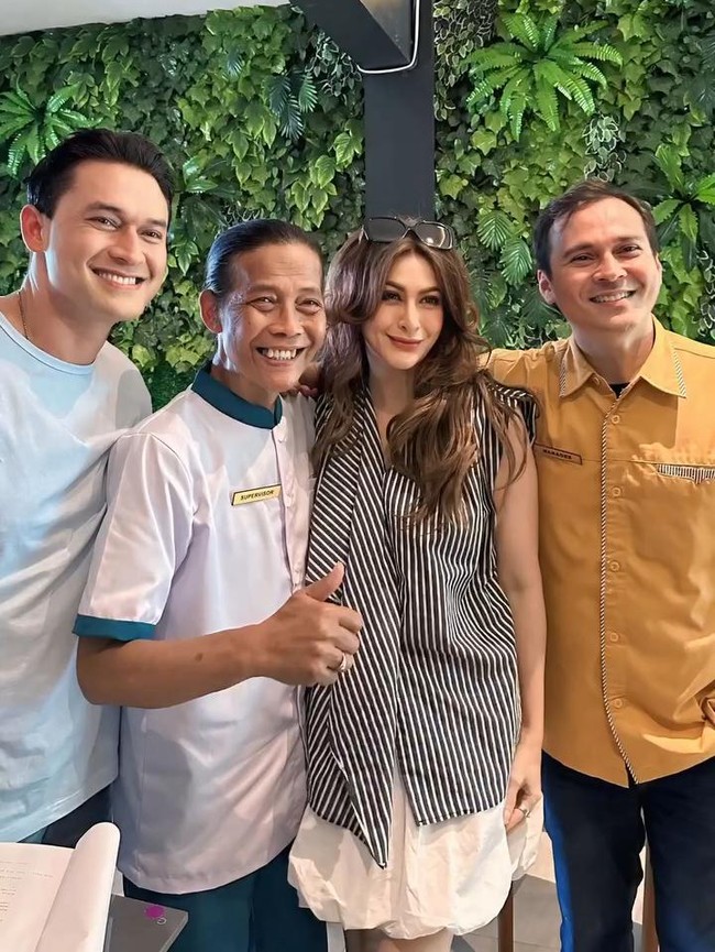 Diana Pungky Bikin Salfok di Kopdar Pemain Jinny Oh Jinny