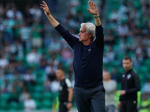 Gelandang Benfica: Jangan Pergi, Mourinho!