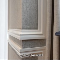 Alih-alih tembok polos, permukaan dinding dilapisi material fabric yang menciptakan atmosfer hangat. (Foto: TikTok/@kiaisauraa)