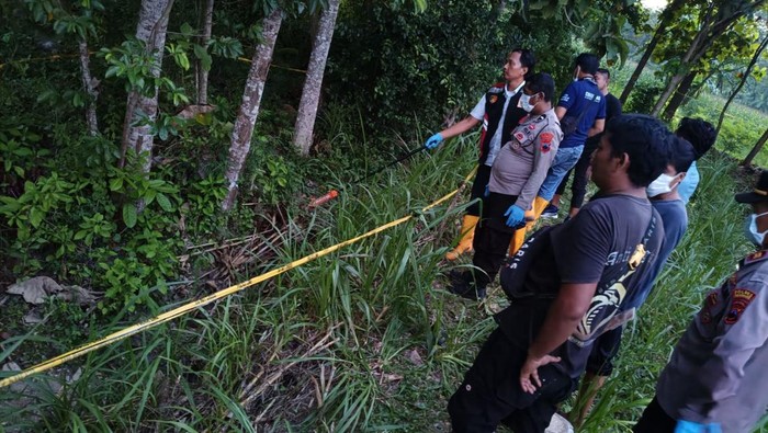 Lokasi penemuan mayat remaja yang terkubur di area kebun di Sedan, Rembang, Rabu (29/4/2026) petang.