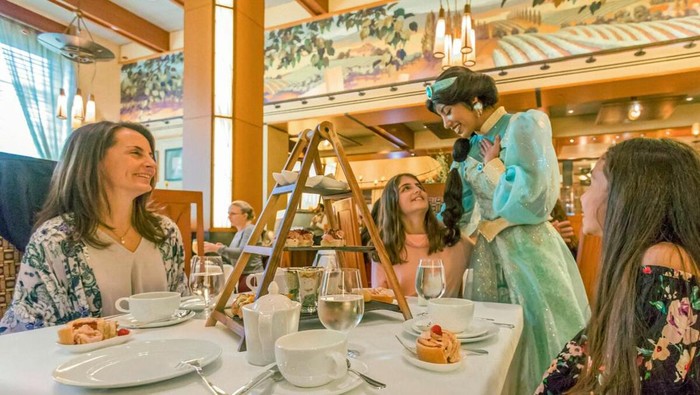 Makan di Resto Disneyland Habis Rp 21 Juta, Pengunjung Ini Kecewa Berat!