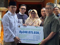 Kunjungi Rumah Nur Ainia, Menko PM Serahkan Manfaat BPJS Ketenagakerjaan