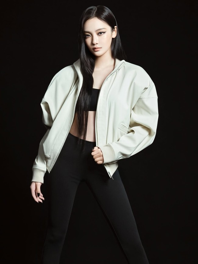 Ningning juga menampilkan gaya athleisure dengan padanan cropped top, legging dan jaket oversized. Bisa dibilang, idol asal Harbin, China, ini menjadi representasi generasi baru Gucci woman yang modern, artistik dan punya dualitas gaya; feminin-edgy. Foto: Instagram/@imnotningning