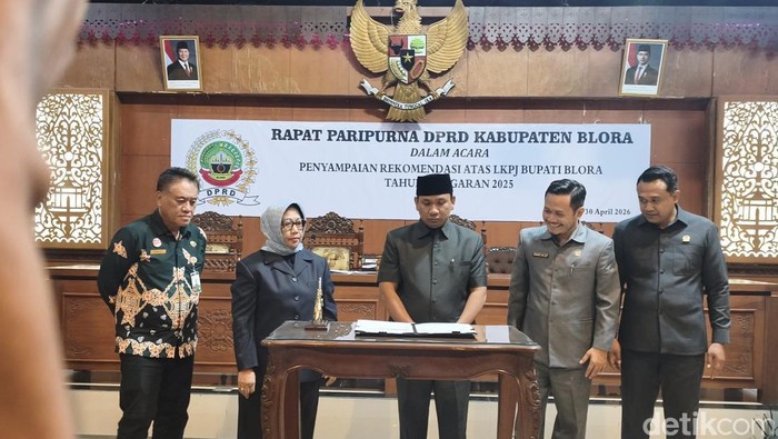 Rapat Paripurna penyampaian rekomendasi atas LKPJ Bupati Tahun Anggaran 2025 dan Rapat Badan Musyawarah (Bamus) di DPRD Blora.