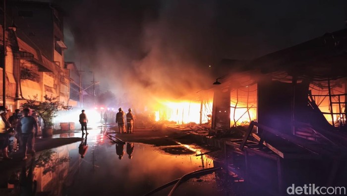 Pasar Kanjengan Semarang terbakar