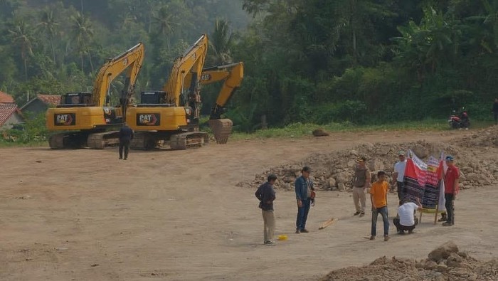 Direktorat Jenderal Penegakan Hukum Kementerian Energi dan Sumber Daya Mineral (ESDM) menertibkan aktivitas tambang di sekitar infrastruktur ketenagalistrikan di Banten
