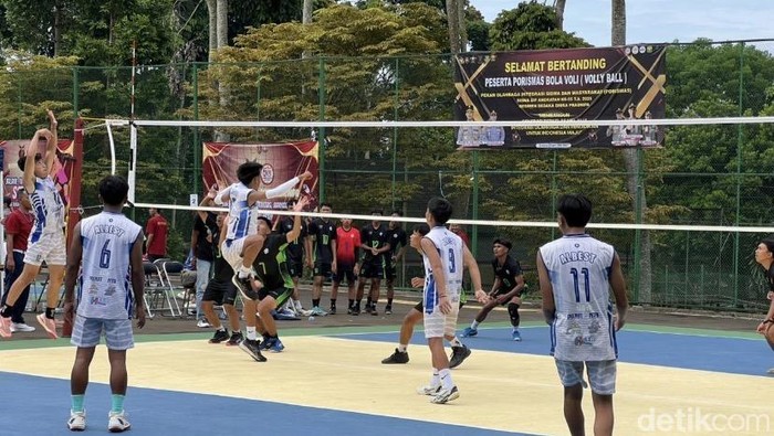 Pertandingan voli siswa di Sukabumi