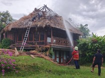 Vila di Karangasem Terbakar Usai Petir Menyambar