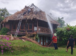 Vila di Karangasem Terbakar Usai Petir Menyambar
