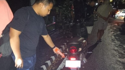 Polisi melakukan olah TKP bunuh diri di Jembatan Batang, Desa Labasari, Kecamatan Abang, Karangasem, Bali, Rabu (29/4/2026). (Foto: Dok. Polres Karangasem)