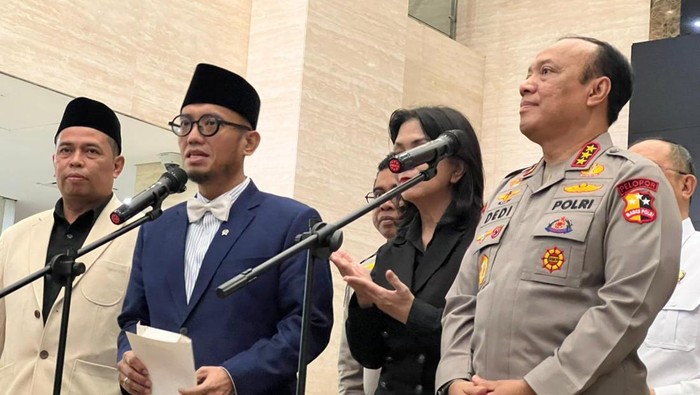 Polri tindaklanjuti 3 WNI ditangkap di Makkah gegara tawarkan haji ilegal, di Bareskrim Polri, Kamis (30/4/2026).