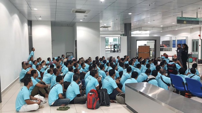 Proses pemulangan 217 WNI/PMI dari Malaysia ke Batam dan Dumai. (dok. KJRI Johor Bahru)