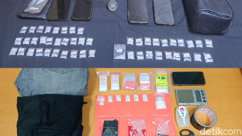 Puluhan paket sabu beserta barang bukti yang diamankan dari 3 tersangka dalam pengungkapan kasus narkotika di Badung dan Tabanan, Bali.