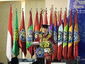 Rektor UMSURA Soroti Hal Ini Usai Dikukuhkan Jadi Gubes