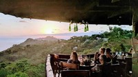 Easey’s di Melbourne menawarkan makan di gerbong kereta di atas gedung. Suasananya santai dengan menu burger, hot dog, dan gaya retro unik. Foto: Site Culinary