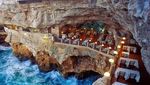 10 Restoran Terunik di Dunia, Ada di Air Terjun hingga Gunung Berapi!