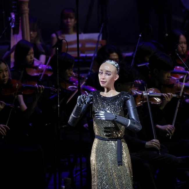 Robot Humanoid Sophia Siap Manggung dengan Orkestra